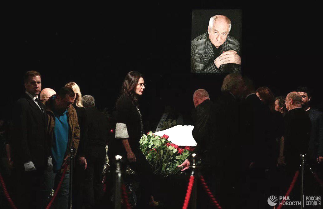 Марка Захарова похоронили на Новодевичьем кладбище.