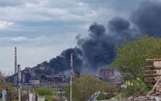 Обстрелы "Азовстали" попали на видео: "Так звучит ад".