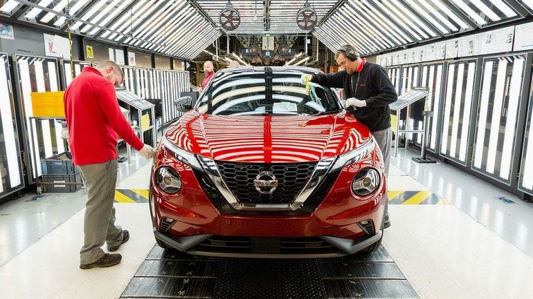 Nissan уволит 3 тысячи сотрудников с остановленных заводов в Испании.
