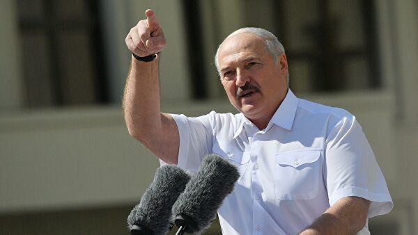 Лукашенко пригрозил "почесать руки" вмешивающимся в ситуацию в Белоруссии.