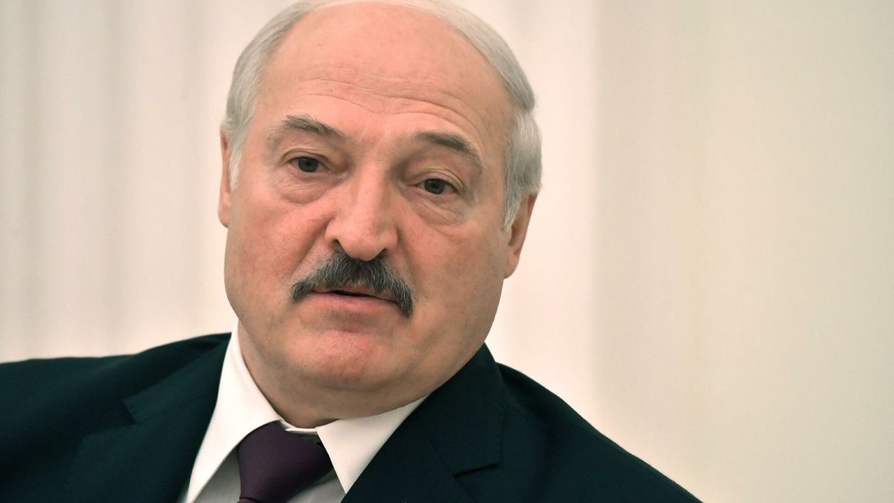 Лукашенко опроверг слухи о своей тайной вакцинации от COVID-19.