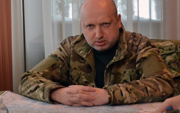 Глава СНБО попал под обстрел в зоне АТО во время передвижения на БТР.