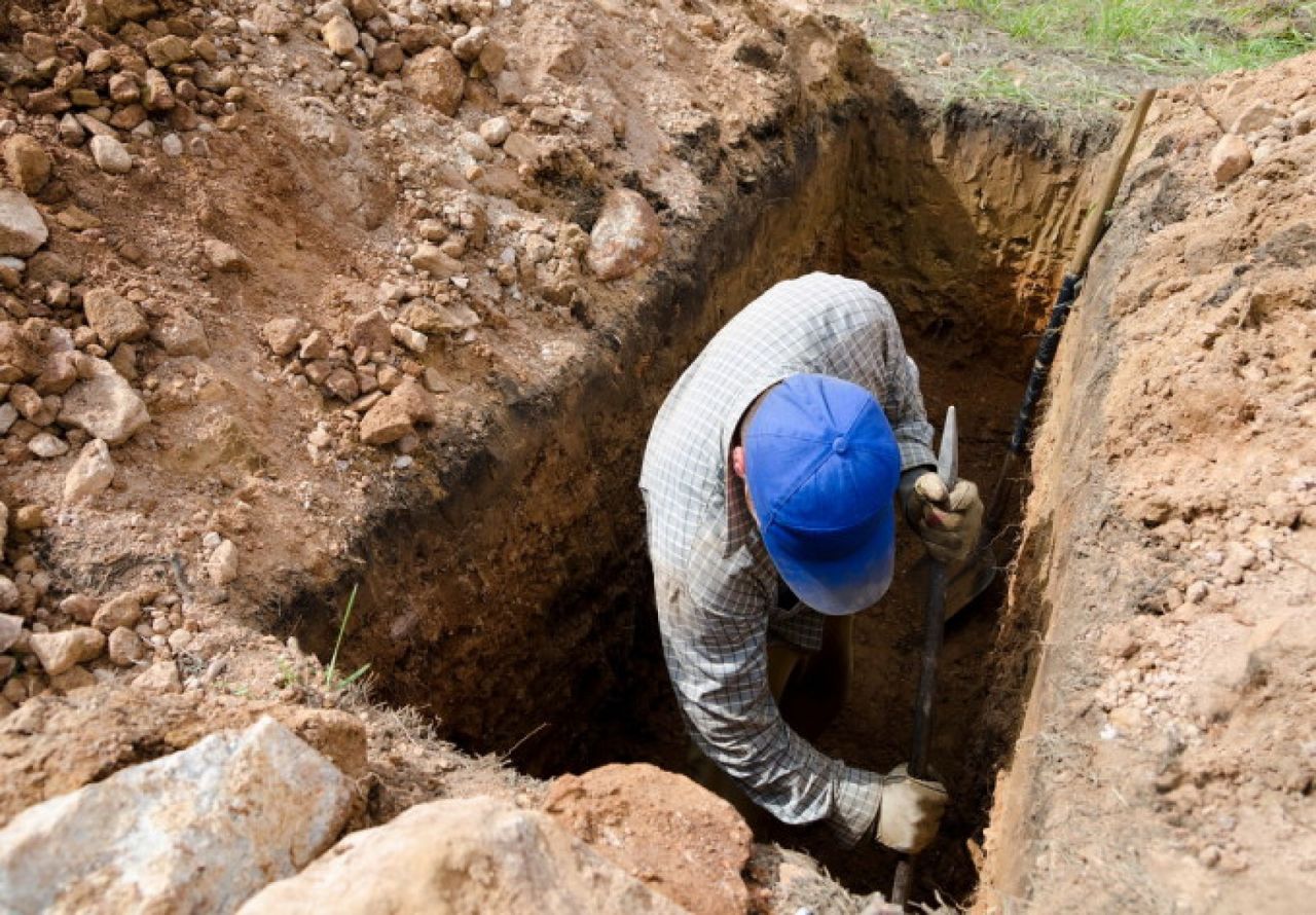 Bărbat răpit, bătut și dus la cimitir să-și sape groapa. Pedeapsa inculpaților
