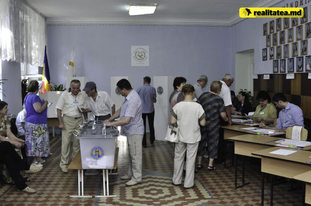 Probleme la conexiunea la internet, în cel puțin 3 secții de votare din Chișinău. Foto: realitatea.md