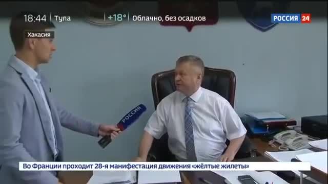 Российский чиновник напал на журналиста «России 24» во время интервью.