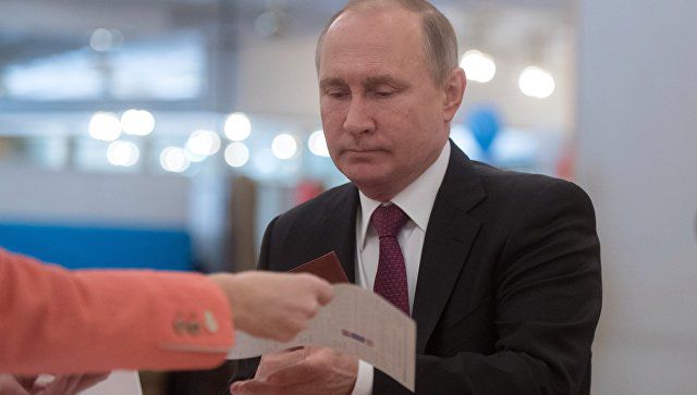 Путин проголосовал на выборах президента/