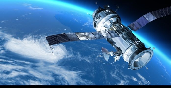 Грегори Аллен Джастис работал над военными и коммерческими спутниковыми программами.