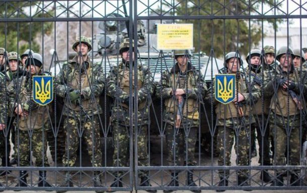 Обвиняемые получили от двух до трех лет тюрьмы с испытательным сроком.