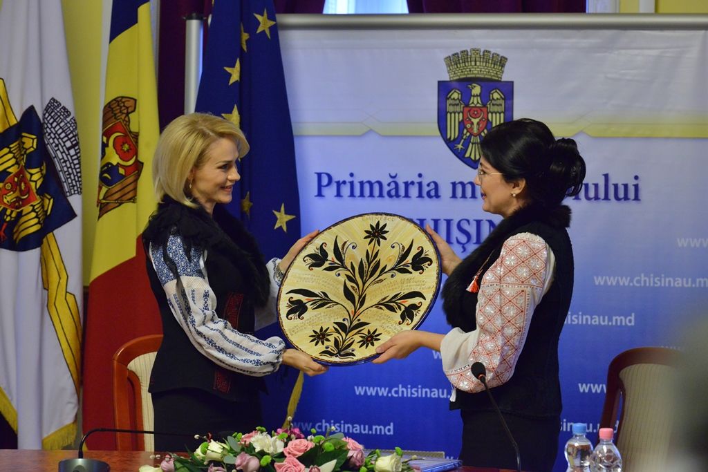 Firea, despre Radu: Ne asemănăm, avem 3 copii şi suntem ambiţioase. Foto: ea.md