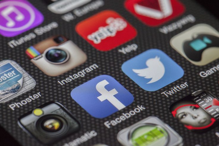 De ce copiii BOGAȚI folosesc Instagram și cei SĂRACI Facebook