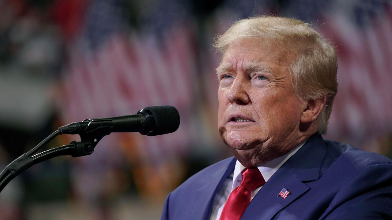 Трамп заявил, что ему грозит 561 год тюрьмы.