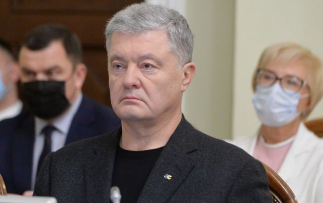Порошенко призвал увеличить финансирование армии и создать антикризисный штаб.