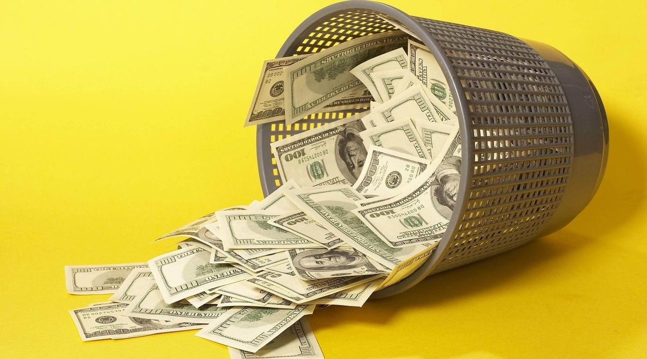 Нынешний рост цен во многом обусловлен увеличением на 3% налога на продажи. Фото: kvedomosti.com.
