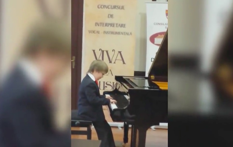 Молдавский школьник занял первое место на музыкальном конкурсе в Румынии.