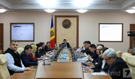 Viorel Cibotaru, ministrul Apărării, este singurul ministru din Cabinetul Gaburici care nu a ocupat în ultimii ani funcţii publice.