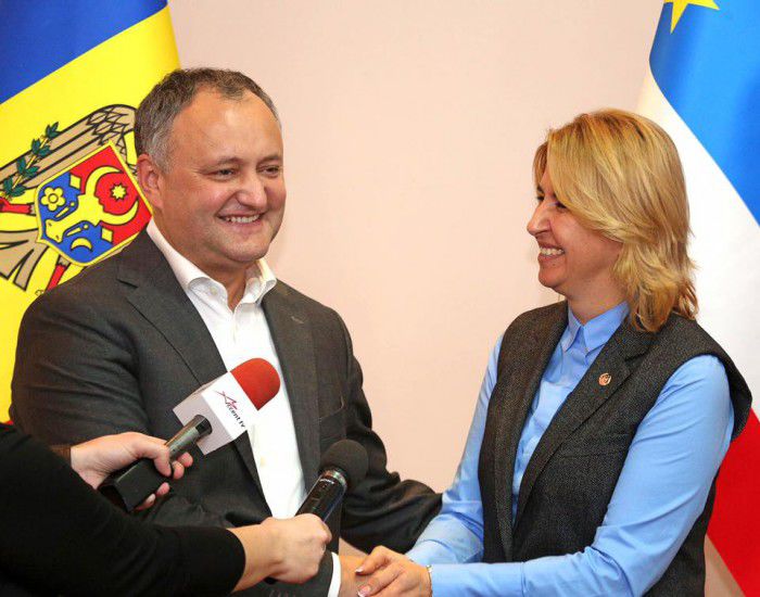 Președintele ales Igor Dodon a mers în prima sa vizită din țară la Comrat. Foto: Igor Dodon via facebook