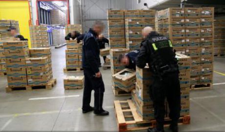 Poliţia poloneză a descoperit 178 kg de cocaină într-o încărcătură cu banane. Foto: epa.com