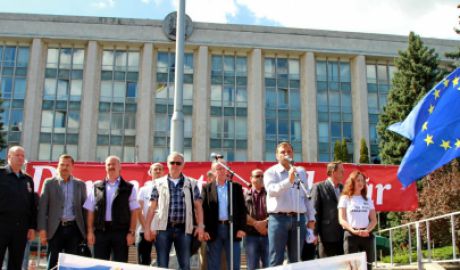 Стрелец заявляет, что компромисс будет найден, и представители протестующих будут участвовать на заседании.