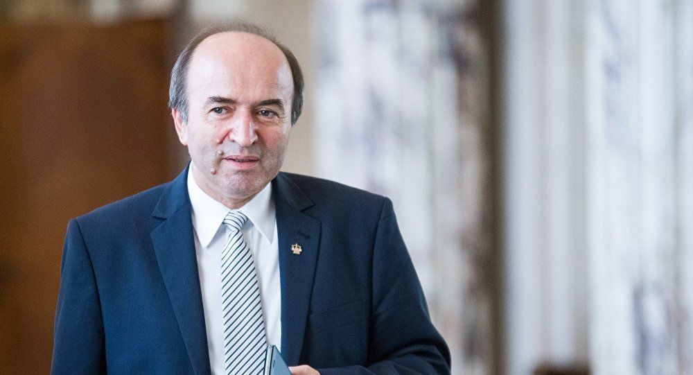 Глава минюста Румынии опротестует отказ отправить в отставку генпрокурора.
