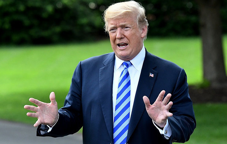 Трамп снова раскритиковал премьер-министра Канады за заявление об американских пошлинах. Фото: EPA