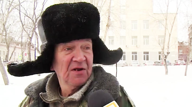 Дворник из России цитирует "Битлз" и говорит по-французски.