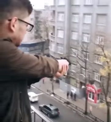 Harkov: U tânăr a împușcat în direcția pietonilor de la balconul unui apartament
