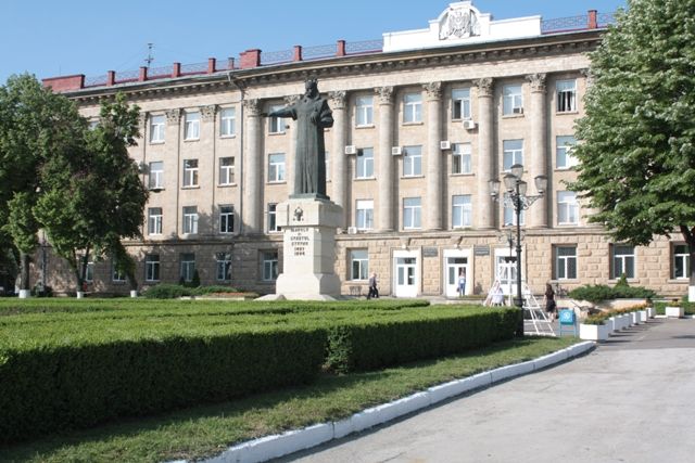 Желающие участвовать в конкурсе на эти должности должны предоставить пакет документов.