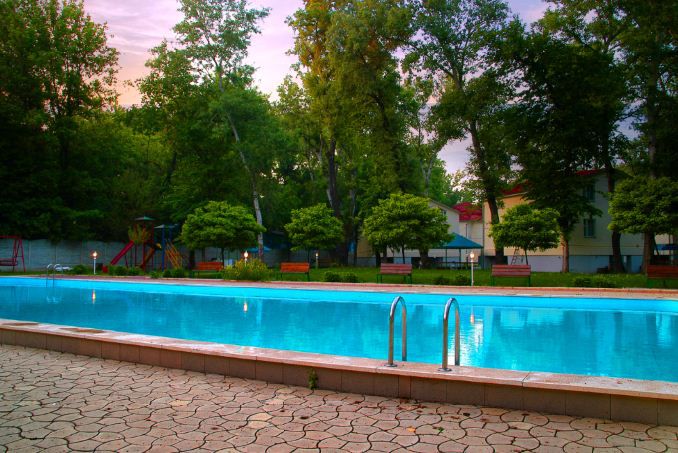 Un sejur la Vadul lui Vodă este de cel puţin două ori mai scump decât pe o plajă din Ucraina. Foto: publika.md