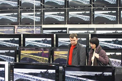 Телевизоры подорожали, покупать их не стоит, лучше из-за рубежа привезти.