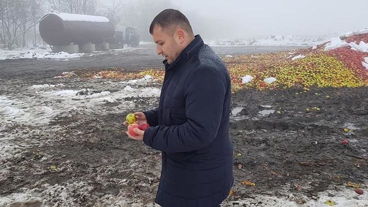 Ministrul Agriculturii, despre fotografia cu merele aruncate pe un câmp