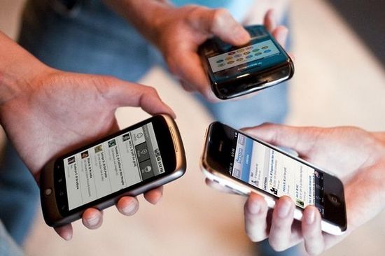 Подцепить инфекцию от собственного смартфона практически невозможно.