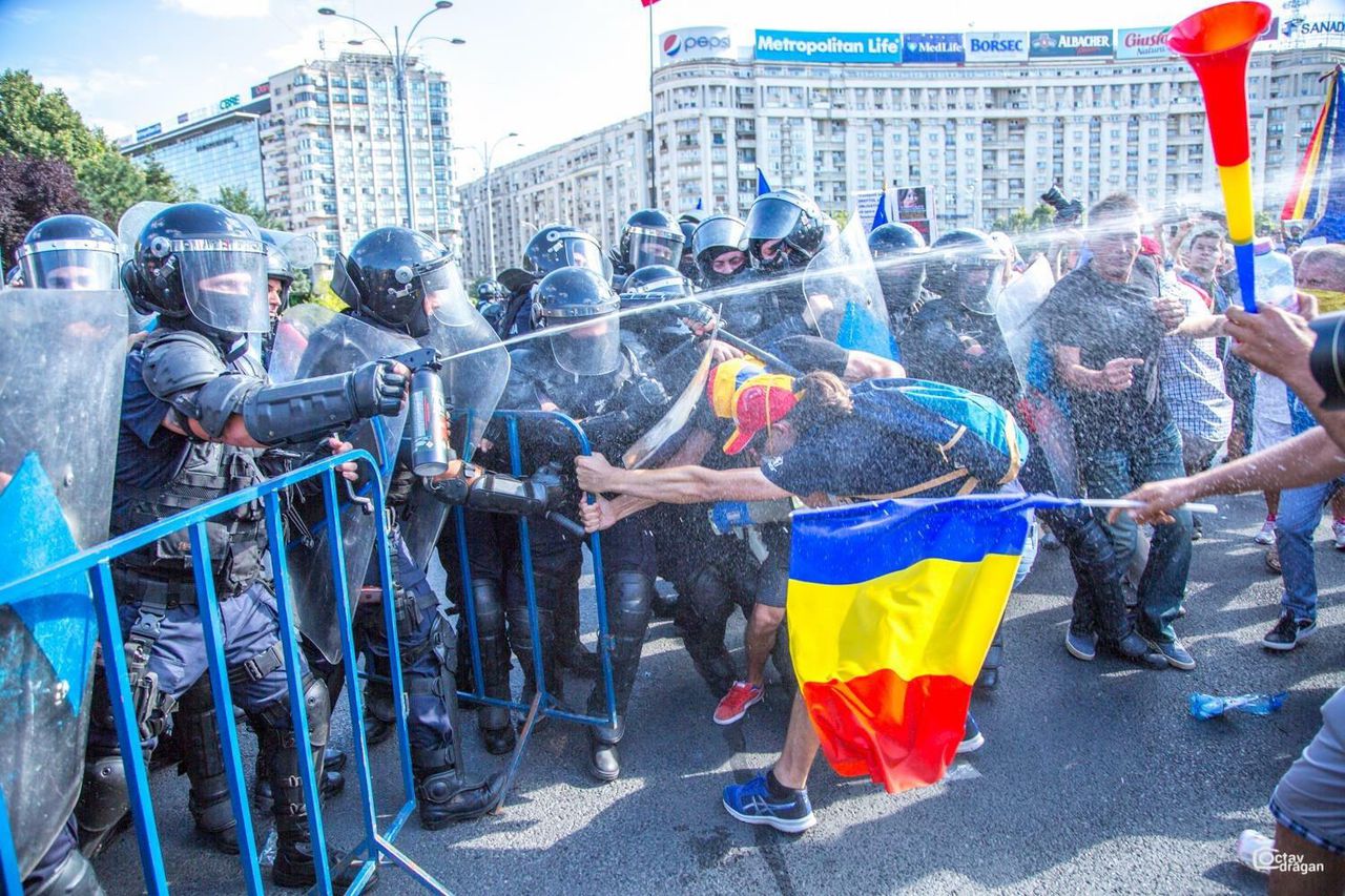 В Румынии прокуратура возбудила уголовное дело за разгон митинга против правительства.