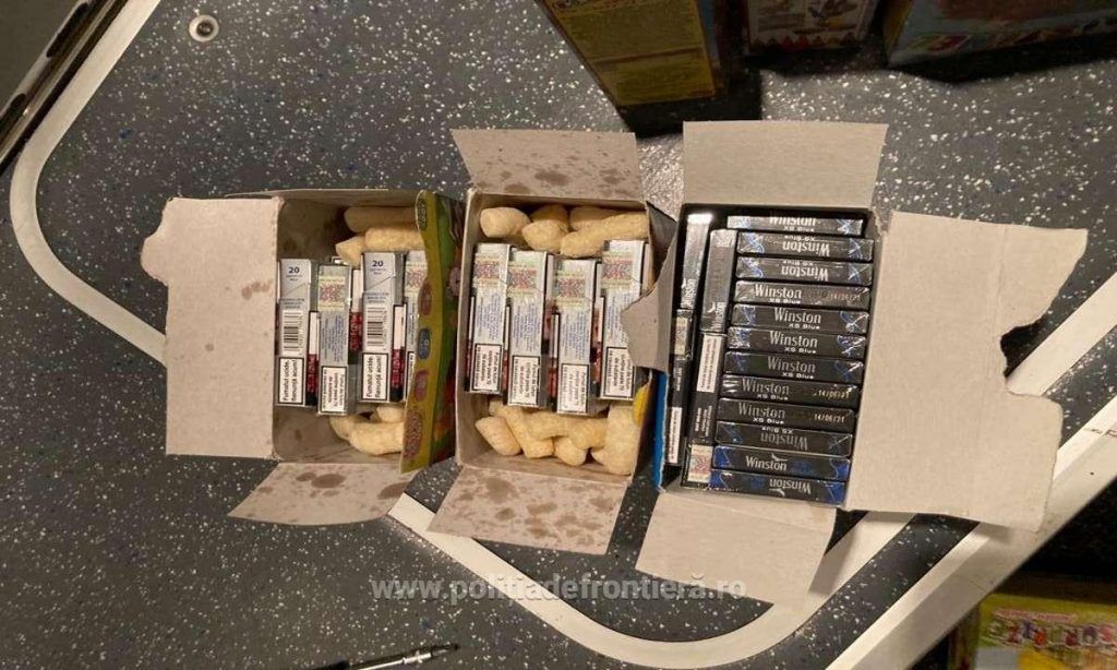 Погранполиция Румынии задержала на пути в Италию контрабандные сигареты в коробках с детскими снэками.