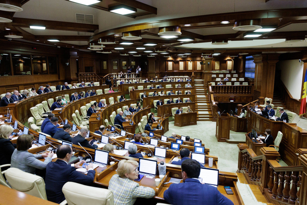 Парламент Молдовы не стал голосовать за проект об ограничении наличных ...