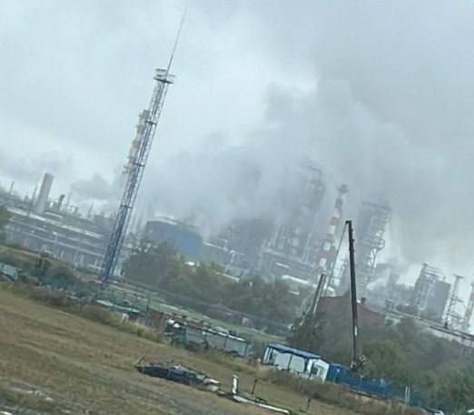 Explozie la o rafinărie de petrol din Omsk. Doi angajați au primit arsuri.