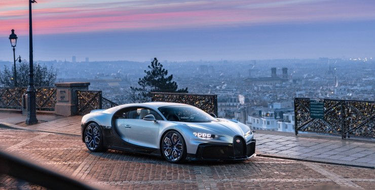 Уникальный гиперкар Bugatti стал самым дорогим новым автомобилем в мире.