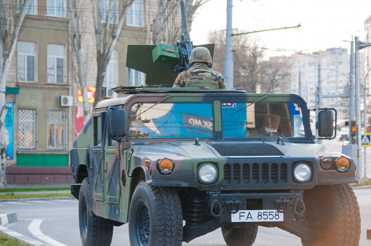 Население не было информировано о правах военных на улицах.