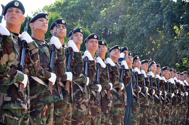 Peste 450 de tineri soldaţi au jurat credinţă Patriei. 