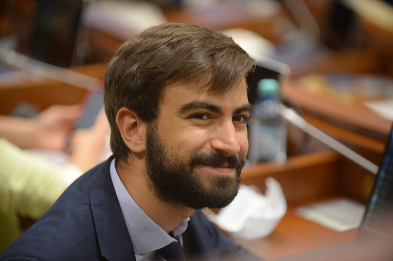 Депутат Синкевич просит отстранить от работы тренера, обвиняемого в домогательствах.