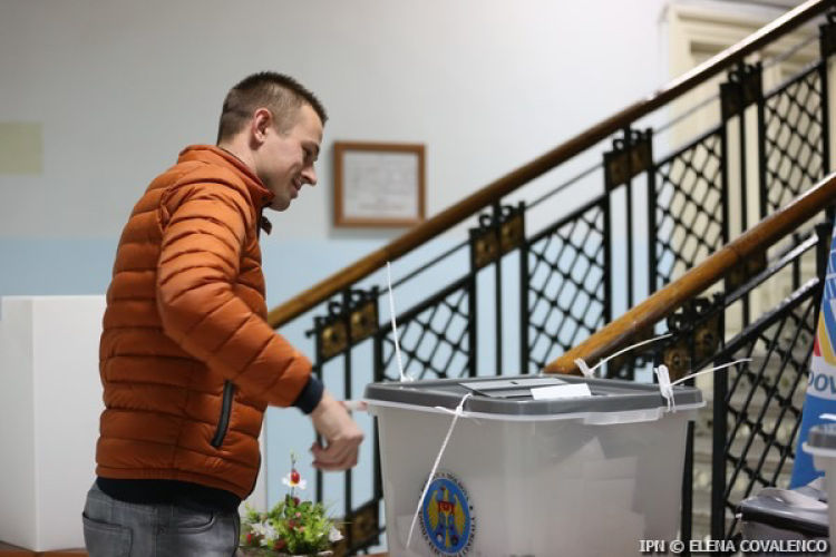 Студенты смогут голосовать на выборах и при переезде после 5 августа.
