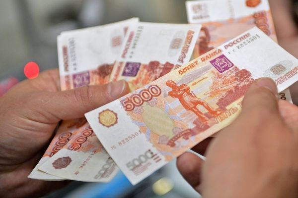 Граждане Молдовы предлагали украинскому пограничнику 10 тысяч российских рублей за непривлечение к ответственности.