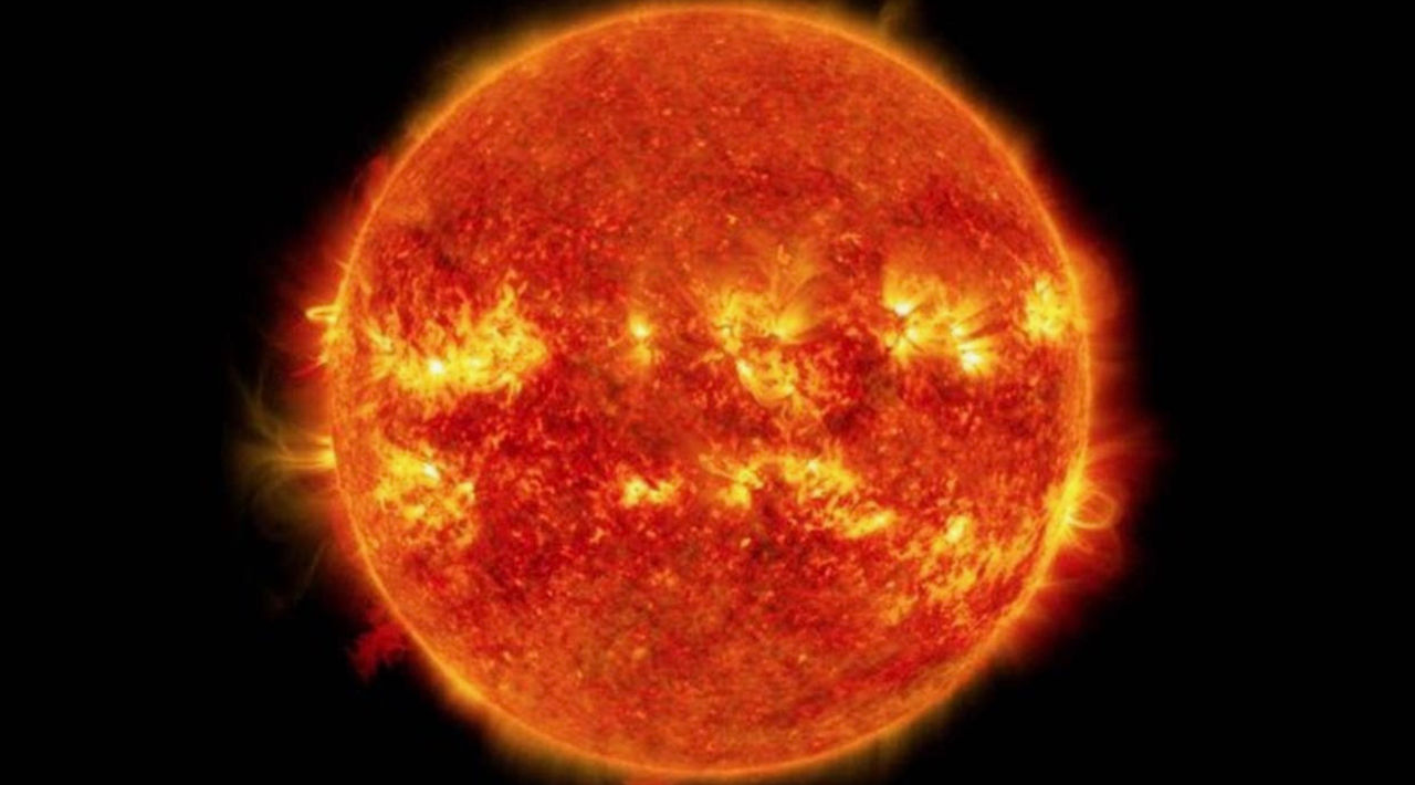 Petele solare au dispărut aproape complet.