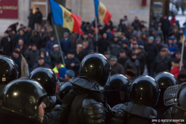 Nicolae Josan, unul din liderii Platformei „DA”, îşi exprimă îngrijorarea că protestele paşnice ar putea scăpa de sub control.