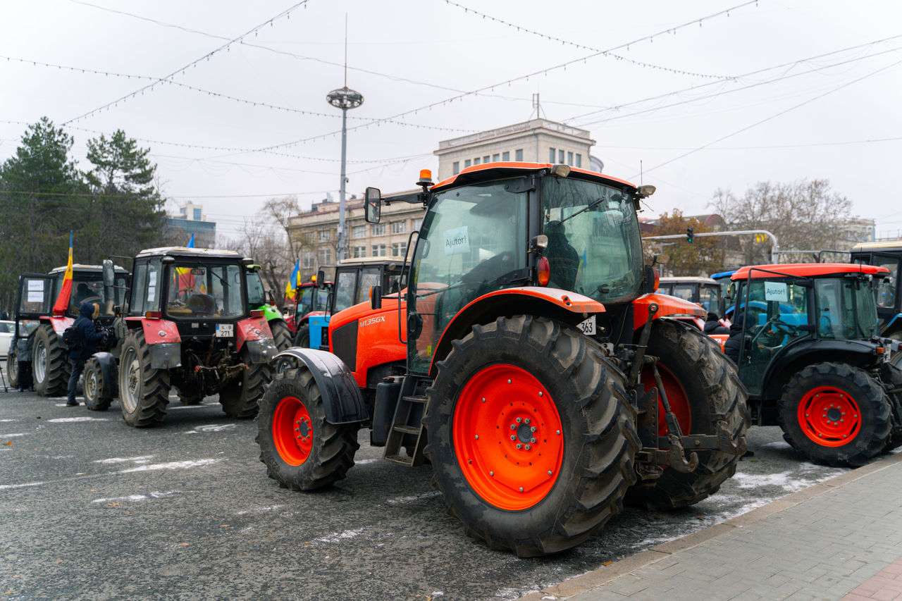 Депутаты первого парламента просят Санду предоставить срочную помощь фермерам.