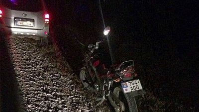 Motociclist, lovit de maşina unui poliţist de frontieră