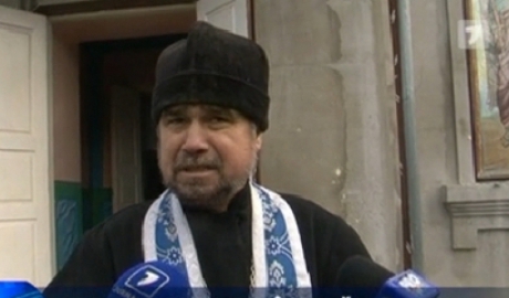 Scandal în satul Peticeni, raionul Călăraşi. Rudele unui bărbat decedat riscau să rămână cu mortul în casă din cauză că doi preoţi nu se puteau înţelege cine să facă rânduiala.
