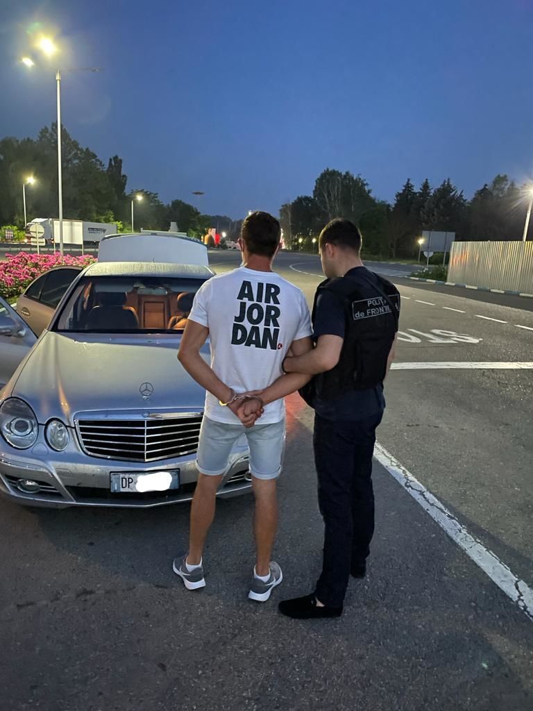 Находящийся в розыске гражданин Молдовы попался на поддельных документах.