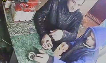 Poliția Capitalei solicită ajutorul populației pentru identificarea a doi indivizi care sunt suspectați de jaf.