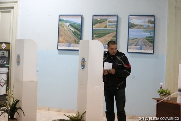 В национальном округе подали документы для регистрации 15 партий, а девять из них уже зарегистрированы.