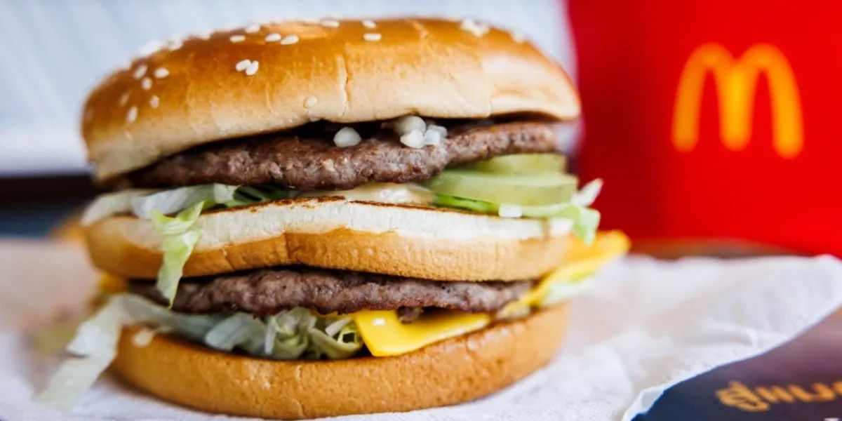 McDonald’s va introduce în meniu „cel mai mare burger din istorie”.